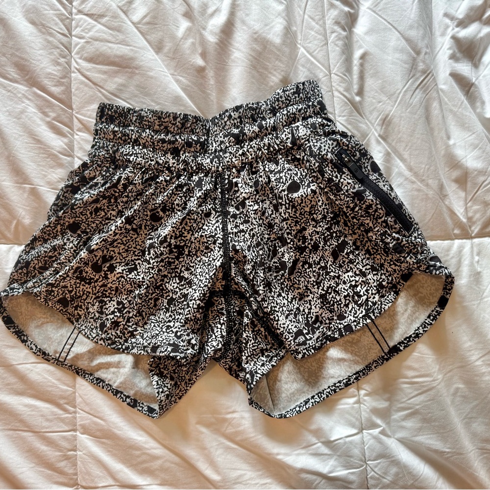 Lululemon Tracker Low-Rise Lines Short